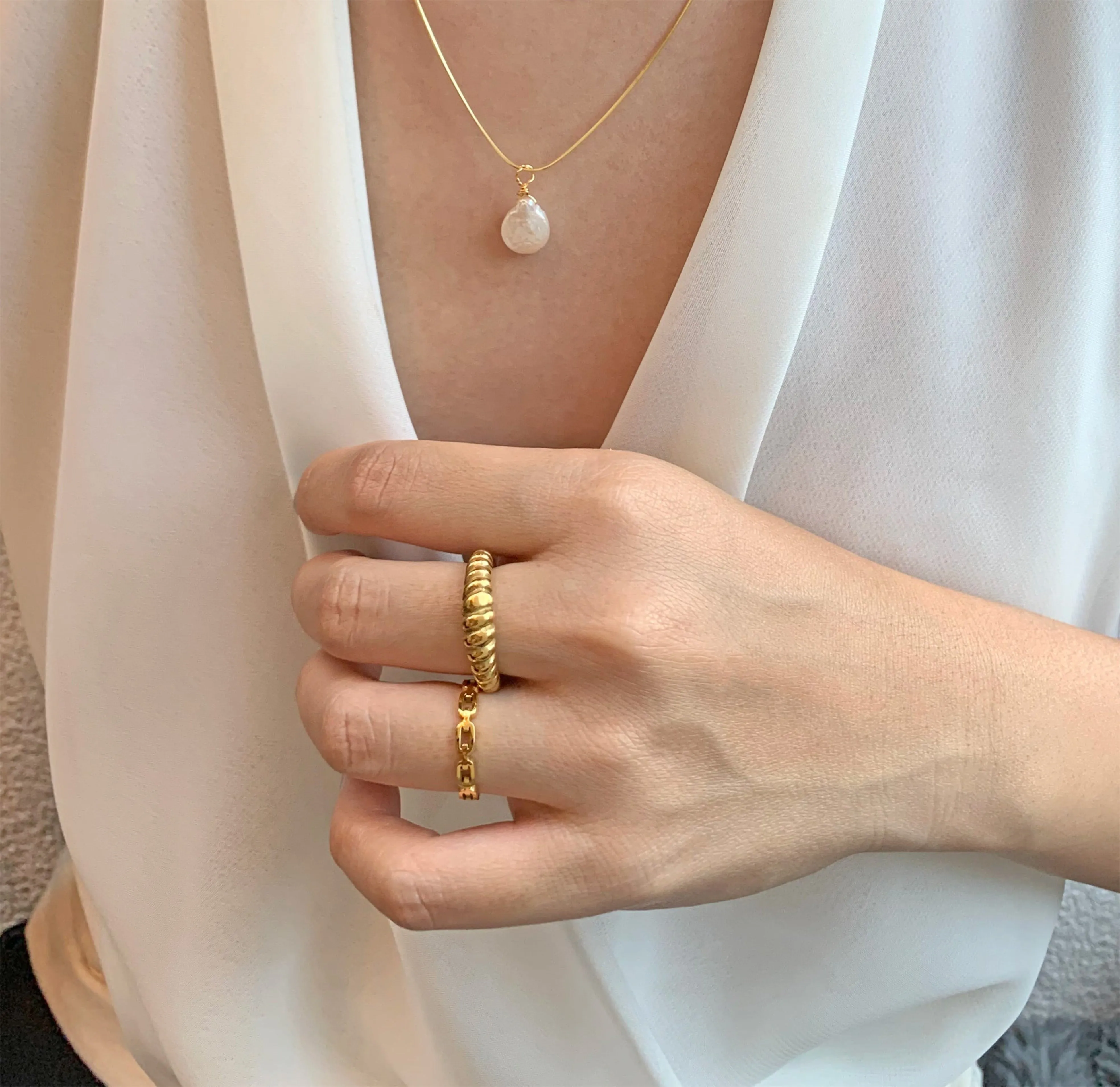 BEBE THIN GOLD CHAIN STACKABLE RING