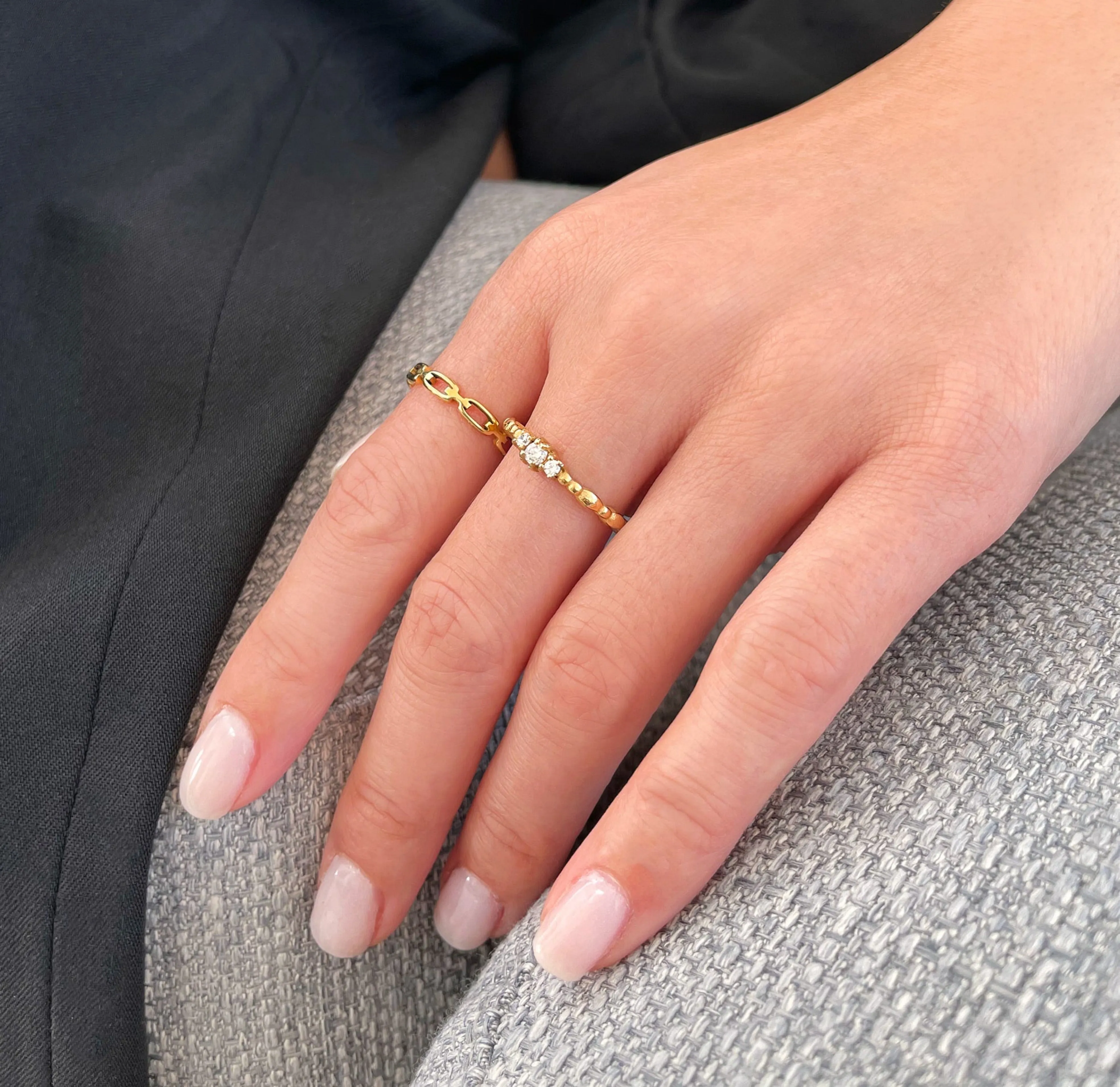 BEBE THIN GOLD CHAIN STACKABLE RING