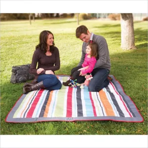 JJ Cole Outdoor Blanket in Gray and Red