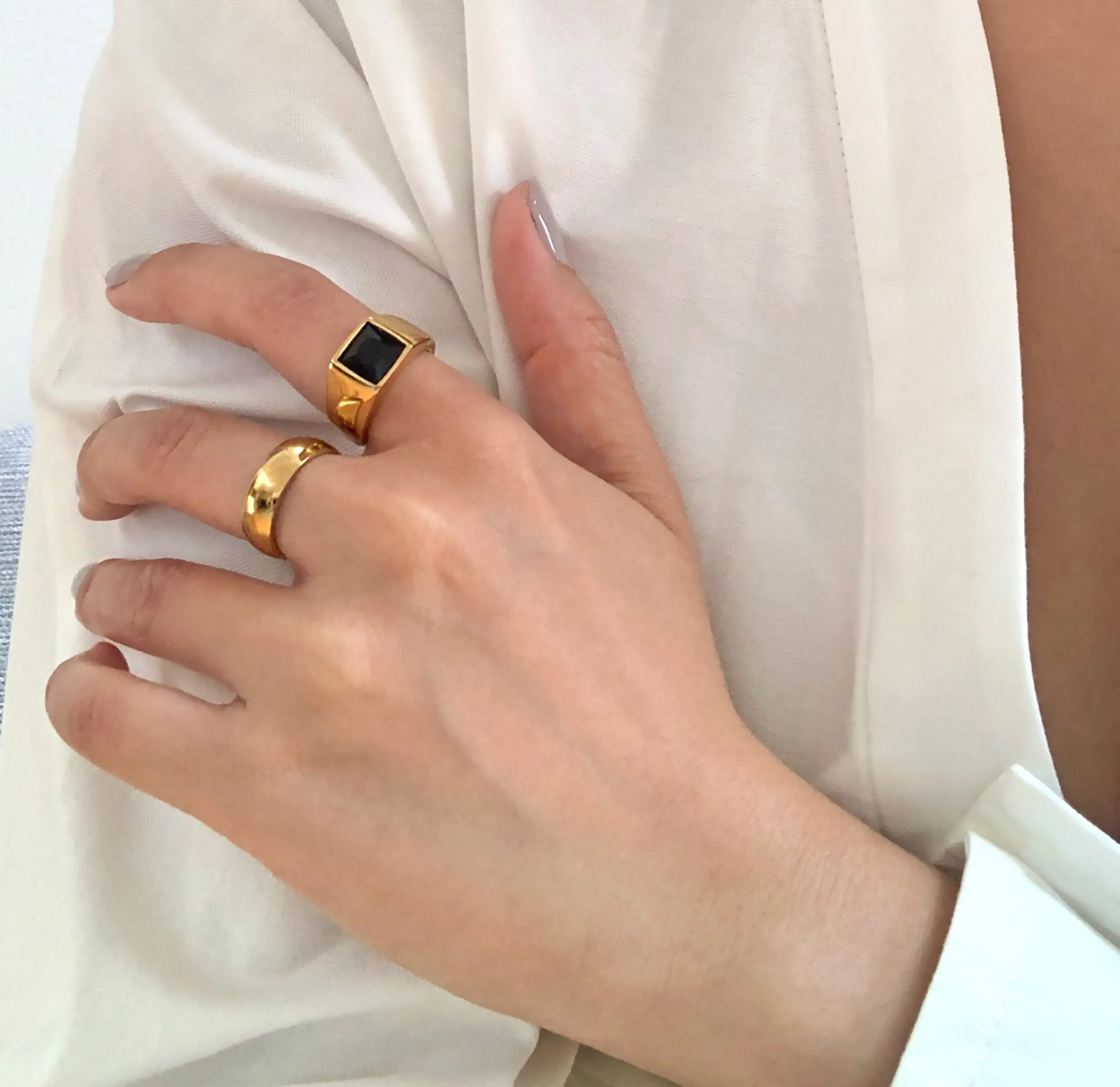 TONI THICK GOLD STACKABLE RING BAND